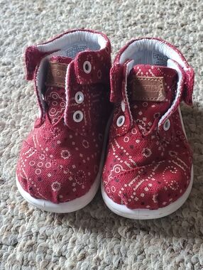 Toddler TOMS size 4t
